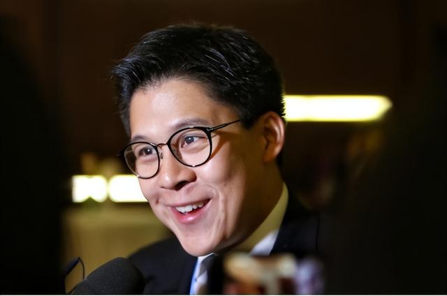 霍启刚:因失去3千亿继承权,遭前任抛弃,郭晶晶为何甘愿接受他
