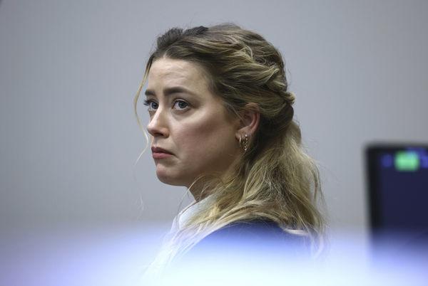 安珀赫德公开失控暴力铁证 强尼戴普「法庭上愣住」认了:是我