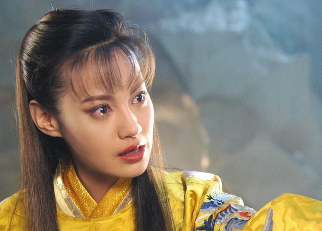 39岁“江玉燕”近照曝光，皮肤紧致状态佳，不输14年前颜值巅峰期