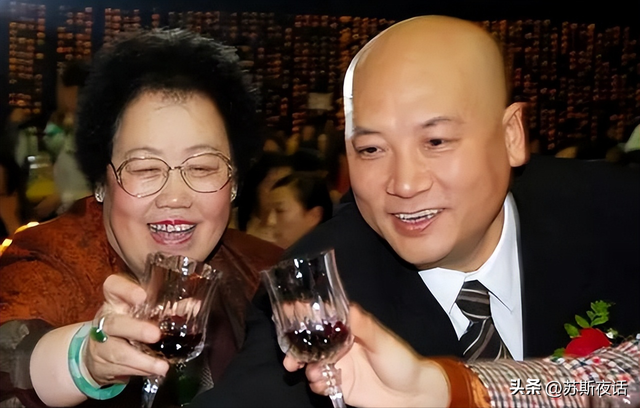 迟重瑞为何三次拒绝陈丽华？直到母亲生病住院，他才终于改变决定