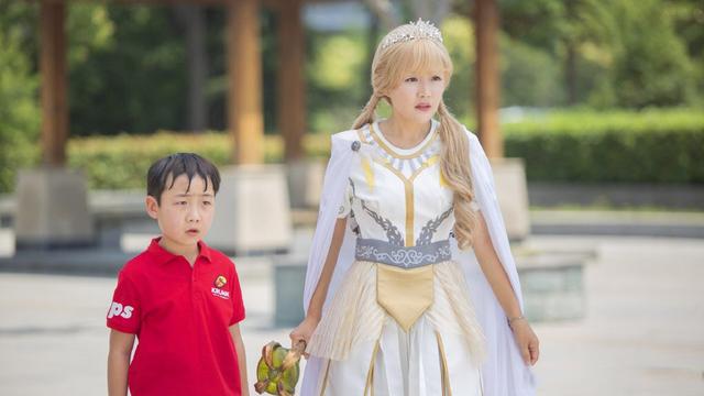 《巴啦啦小魔仙》四位魔仙小蓝,第一位成导演,00后的她最红