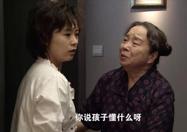 《双面胶》：李亚平跟胡丽鹃的孕期偷欢，藏着她被家暴致死的真相