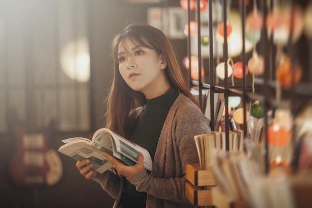 小说：杜子腾吃下岩浆果实，瞬间从凡人变成顶级强者。