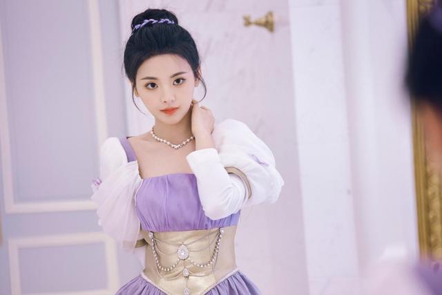杨超越白丝写真
