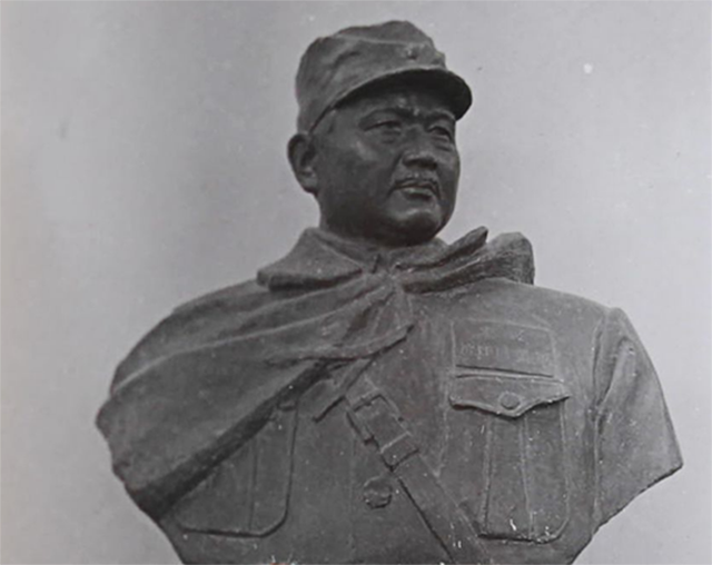 枪决前吉鸿昌叫人搬椅子,他说:我为抗战而生,死也不能倒下
