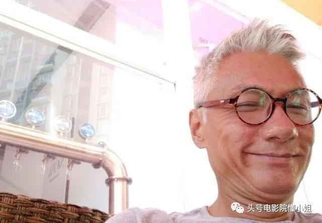 昔日港剧男神林俊贤,61岁满头白发!巅峰退圈经商,复出成网红
