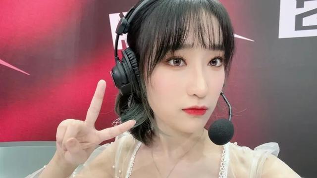一笔姐Kris时隔5年,再提王多多骚扰事件,自爆修手机进度:快了