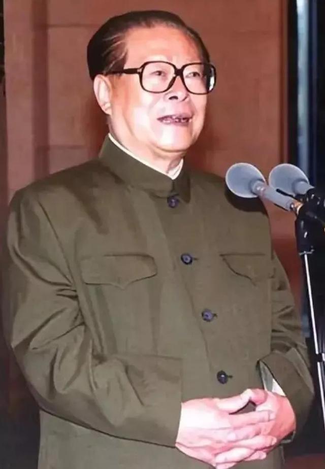 江泽民魂归大海，毛泽东诗词读起来：江山靠谁守？
