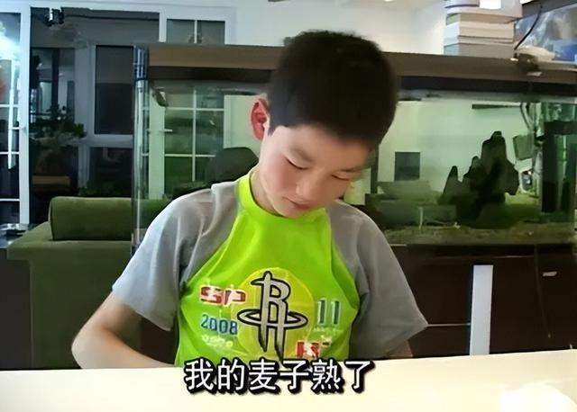 4位最成功的变形记主角：有人当武警，有人成顶流，个个今非昔比