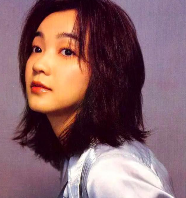 “天后”陈慧娴,与初恋痴缠6年,跟张学友当众拥吻,至今仍未婚