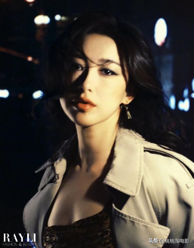 女星朱珠港风女郎写真大片,红唇烟熏妆凌乱发丝神秘美艳