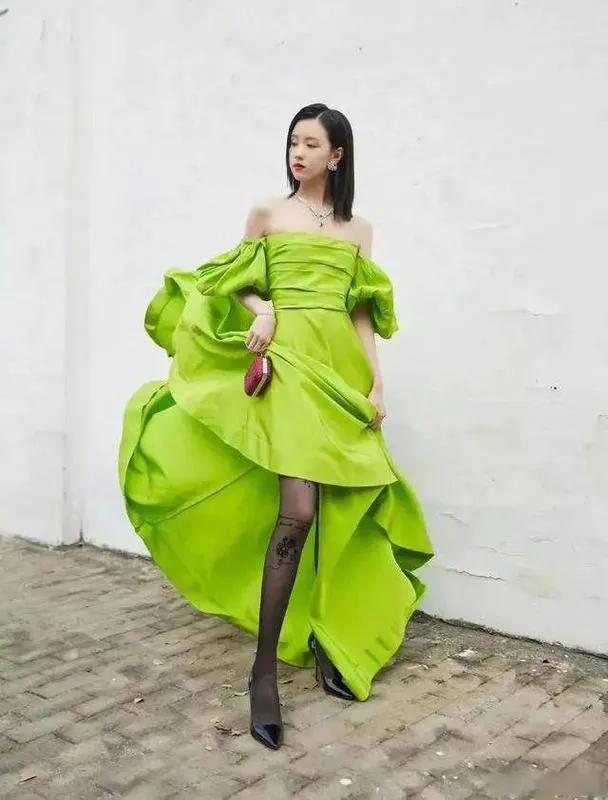 陈都陈都灵灵:黑丝勾勒的时尚蜕变与多元魅力