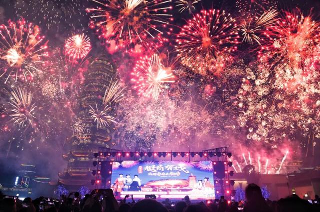 重磅发布:鸠兹古镇正式升级鸠兹夜游演艺小镇,品牌焕新启幕!