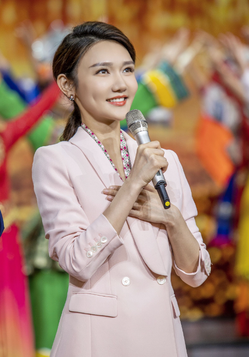 央视名嘴龙洋，36岁没房没车月光族，择偶标准高到离谱，如今怎样