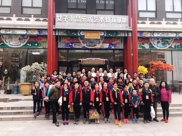 女子水晶乐坊在北京落地罕见民族乐器体验馆
