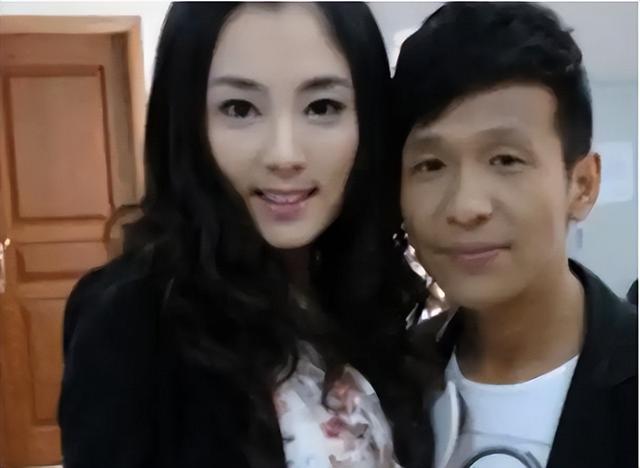 男人有钱就变坏?结婚七年成名之后却坚决原配离婚,如今他后悔不