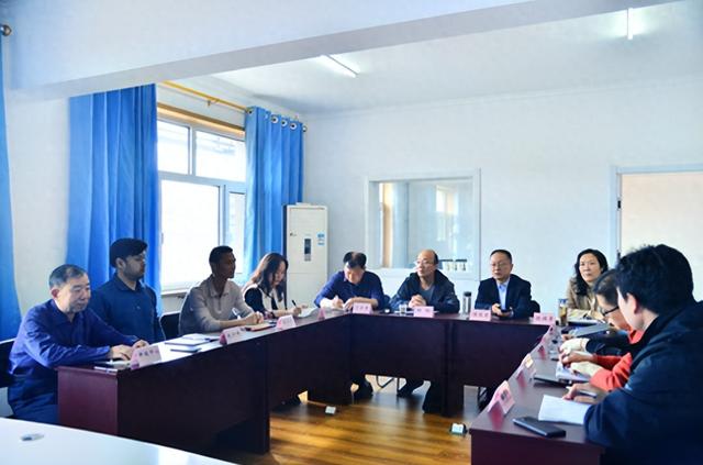 石家庄市科技局副局长柯旭到市科技信息研究所调研指导工作