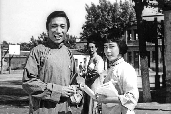 电影背后的故事:珠江电影制片厂的经典电影《大浪淘沙》