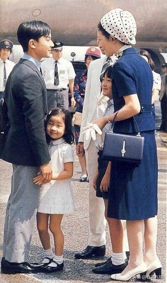 日本德仁天皇童年私密照 美智子皇后是个好妈妈