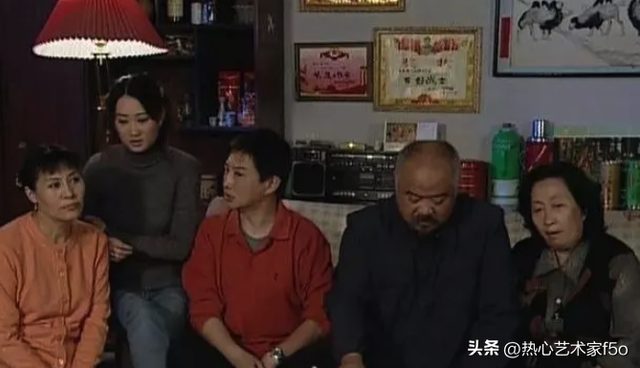 《东北一家人》演员现状：“牛大妈”90岁了，“牛小伟”退居幕后