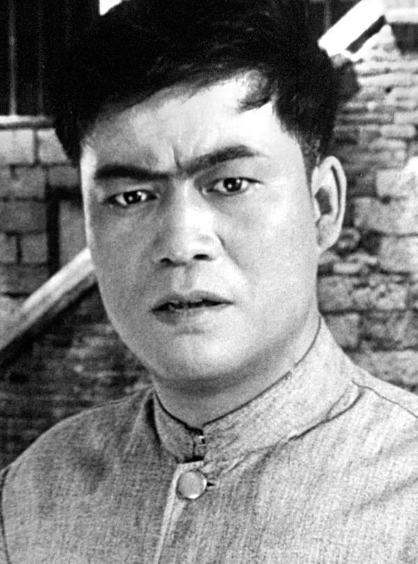 电影背后的故事:珠江电影制片厂的经典电影《大浪淘沙》
