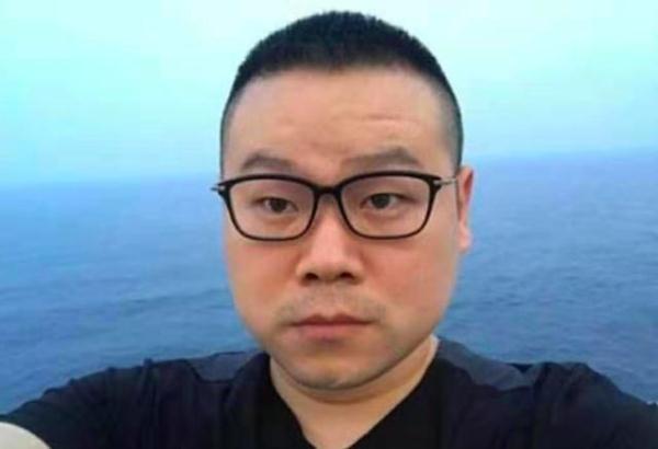 岳云鹏2个女儿正面照曝光,7岁大女儿简直和岳云鹏复制粘贴