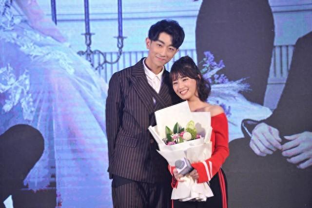 女人认定你是 “真命天子”,和你独处时,会有这些迹象