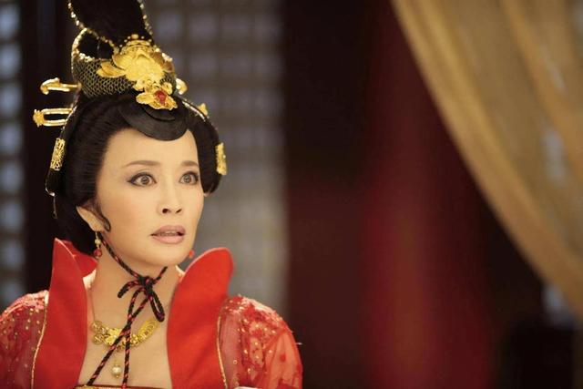 65岁的刘晓庆居然还能怀孕,曾经4次婚姻2次出轨,老公是怎么想的