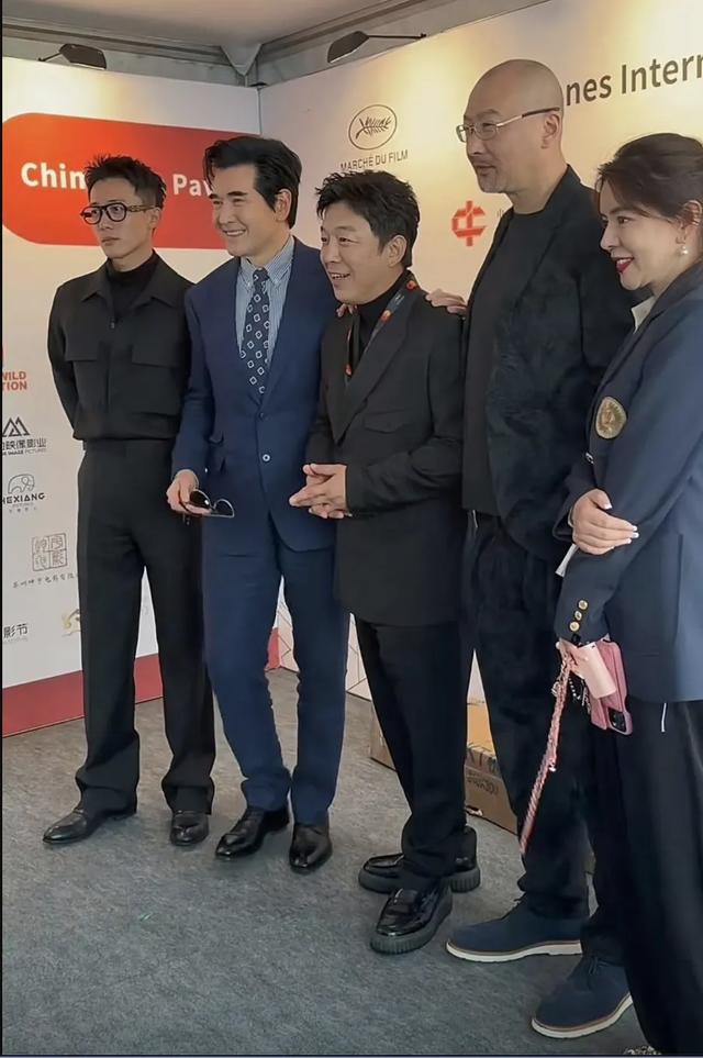 费翔的身高压迫感多强?把朱一龙比得像小弟,让黄渤“溜之大吉”