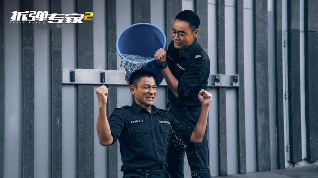 《拆弹专家2》:别为潘乘风叫冤,他本就是警队的“定时炸弹”