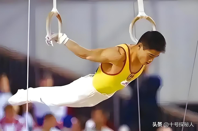 他是体操冠军，却因多次行窃被判入狱，靠街头卖艺乞讨为生