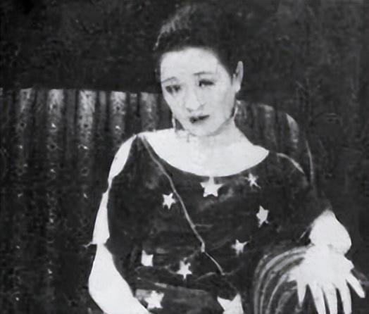 1975年,一个女乞丐死在街头,一路人凑近一看惊呼道:怎么是她?