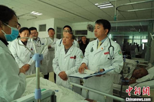 北京医疗专家千里赴草原,为数十万民众建心梗急救网络