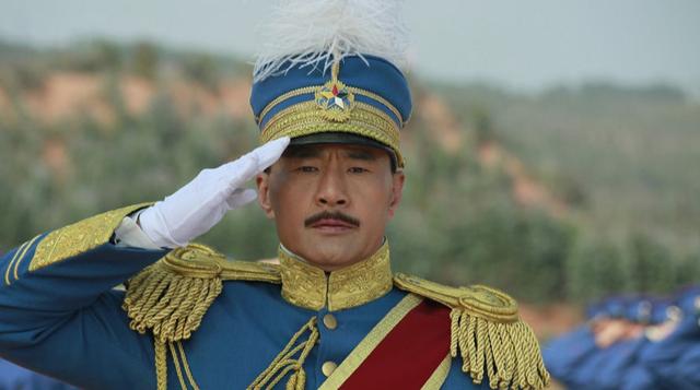 于荣光：硬汉也有柔情，出道38年零绯闻，对“丑妻”不离不弃
