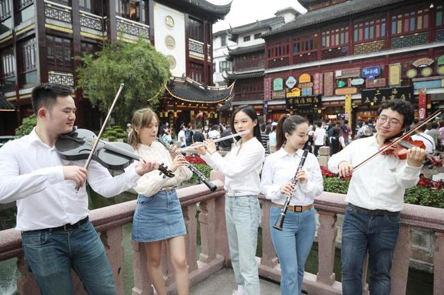 三个多月没看过现场演出了？上海“演艺大世界”的名角走到市民身边演起来