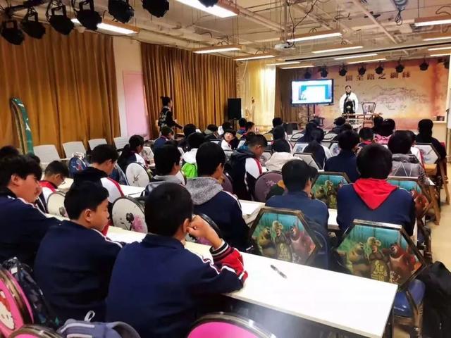 女子水晶乐坊在北京落地罕见民族乐器体验馆