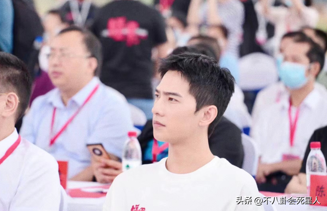 鹿晗,娱乐圈最清醒的顶流