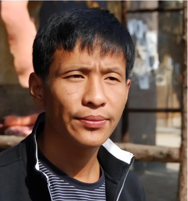 男人有钱就变坏?结婚七年成名之后却坚决原配离婚,如今他后悔不