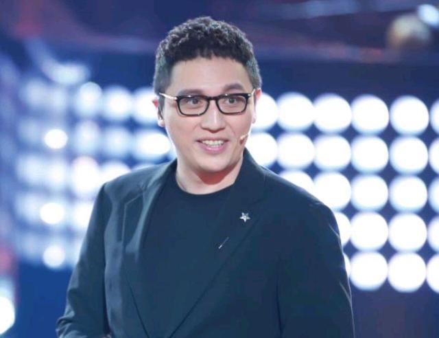 华少缺席2022《好声音》,新晋主持人为什么是沈涛而不是伊一
