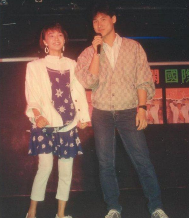 “天后”陈慧娴,与初恋痴缠6年,跟张学友当众拥吻,至今仍未婚