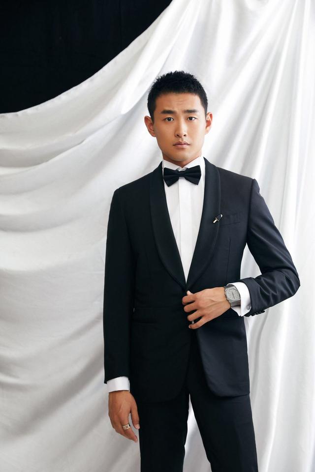 王彦霖出席上海电影节,一身西服尽显绅士儒雅