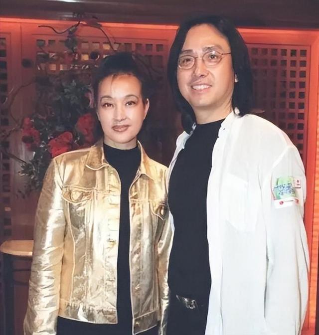 65岁的刘晓庆居然还能怀孕,曾经4次婚姻2次出轨,老公是怎么想的