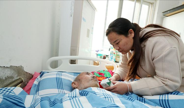 最美女教师葛红花,34年前被一对光棍兄弟收养,为报恩至今未婚