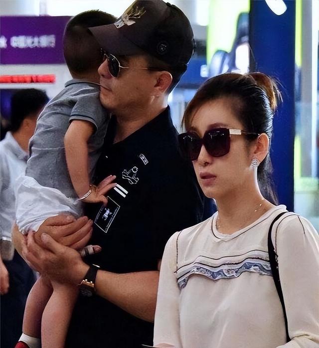 同是王新军儿子,前妻生的和后妻生的一对比,差距太明显了