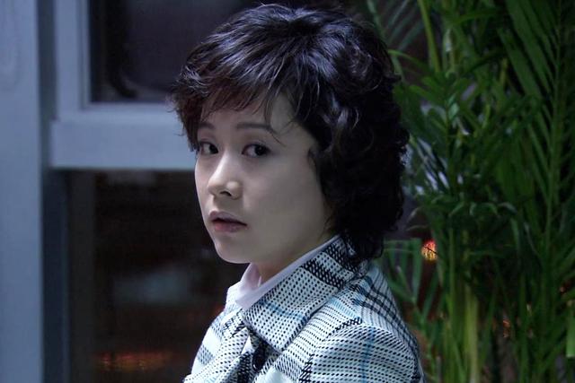 《双面胶》:李亚平与女同事“暧昧”,暴露的不是花心,而是阴毒