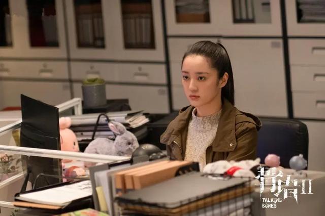 骨语2第28集:尚桀放弃休假陪夏莹感情升温 夏莹接受毒杀妻子案件
