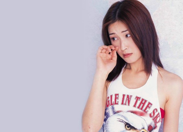 TVB美女配角，拍近百部戏不红，如今转行卖衣服发了财！
