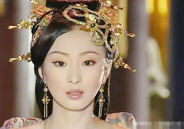从空姐到童年女神，出道23年没火的她，年过40不婚专注搞事业