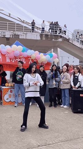 开怀大笑，50张搞笑动图：刚换办公室，选哪个位置好？