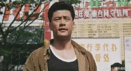 于荣光：硬汉也有柔情，出道38年零绯闻，对“丑妻”不离不弃